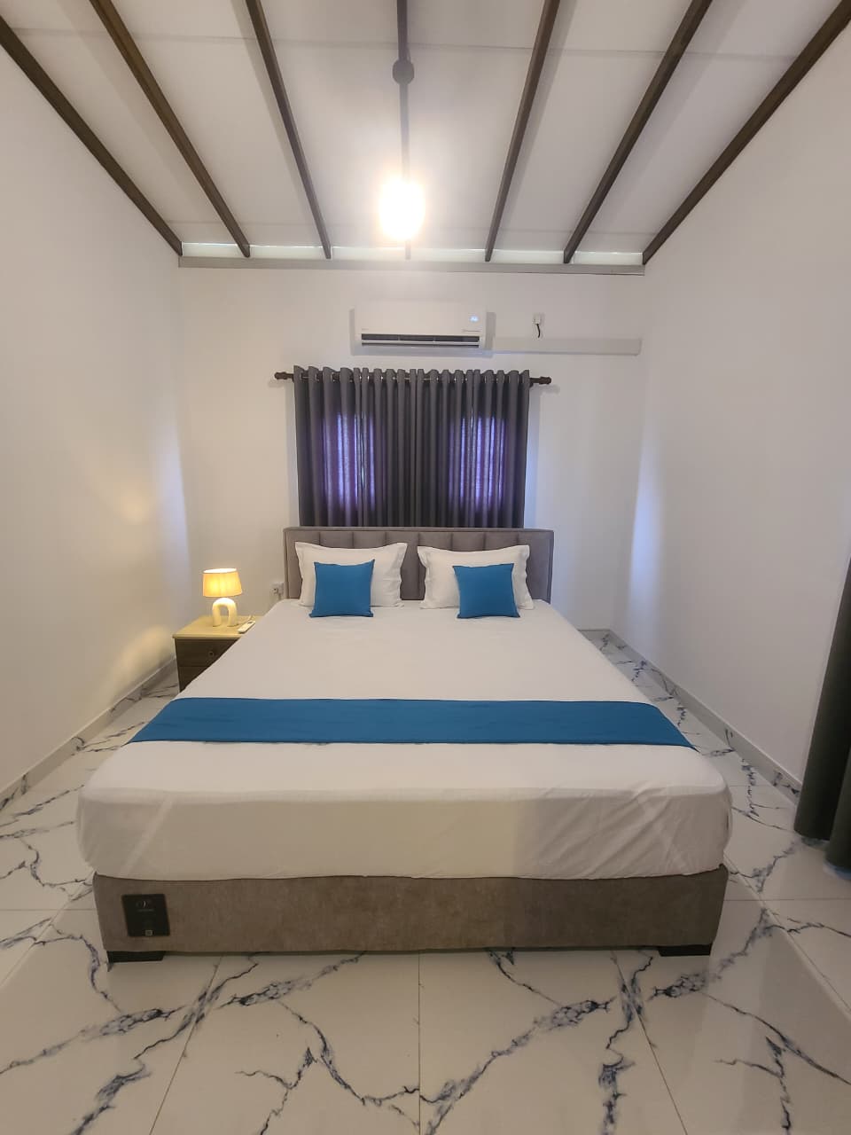 Canopy Suite Bed Detail